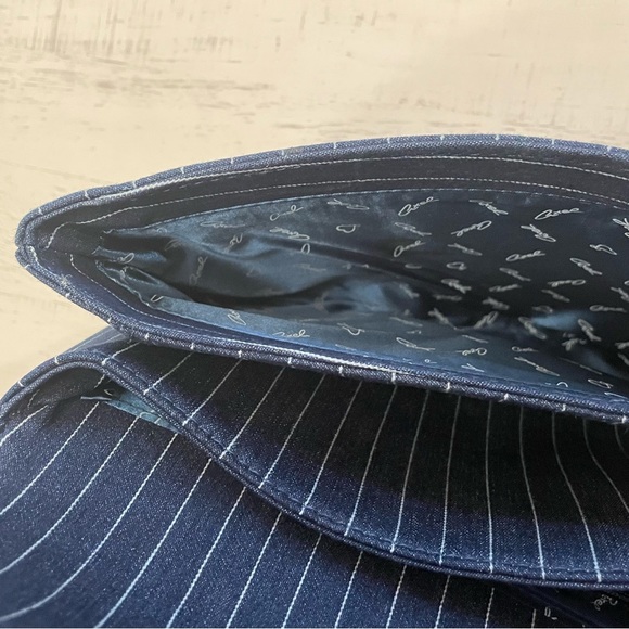 Axel Blue and Red clutch purse - Picture 5 of 5